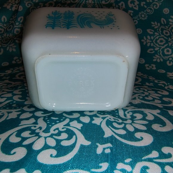 Pyrex Vintage Amish Butterprint Refrigerator Dish - Picture 3 of 10